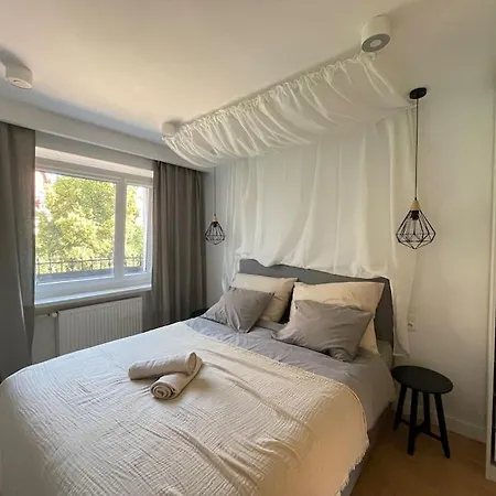 Spacious Family Old Town Apartment *